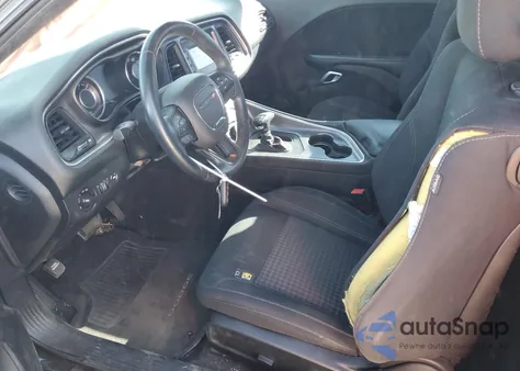 2016 Dodge Challenger Sxt z USA, uszkodzony, nr VIN 2C3CDZAG3GH130995